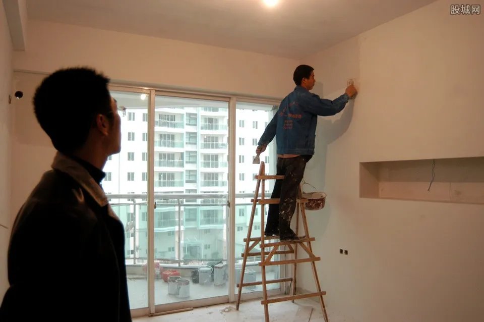 婚房被砸成废墟 装修公司将为女子重新装好购买家电等