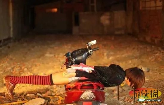 台湾仆街少女走红网络 无厘头媲美东京漂浮少女