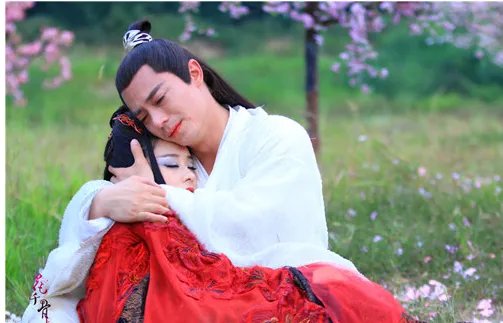 花千骨中白子画是怎么解毒的？