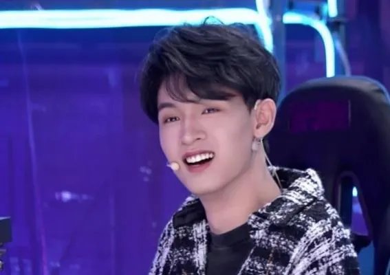 秦霄贤公布恋情 秦霄贤家里干什么的