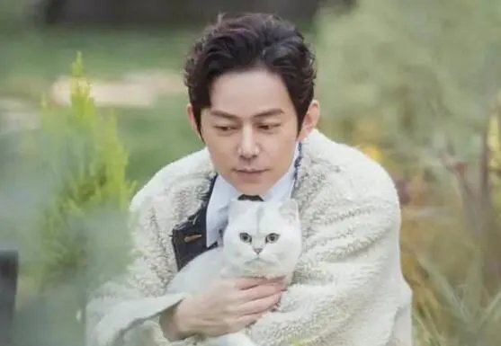 何炅我没有资格点评表演是怎么回事 何炅为什么说没有资格点评表演