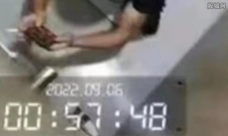 公司在厕所隔间装监控：监控吸烟 员工没有隐私了吗？