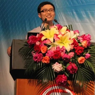 章艳老公曝光 献身教学的伟人