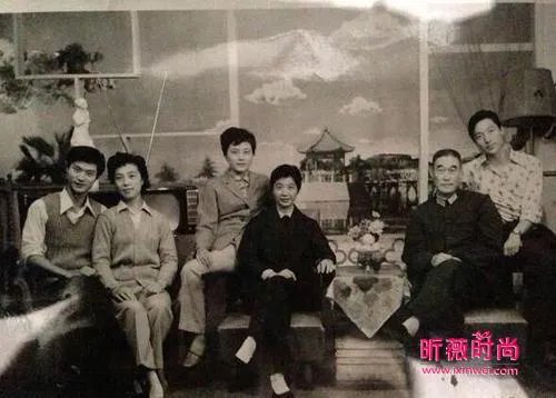 范冰冰家族照曝光:个个相貌出众最美竟是她(图)