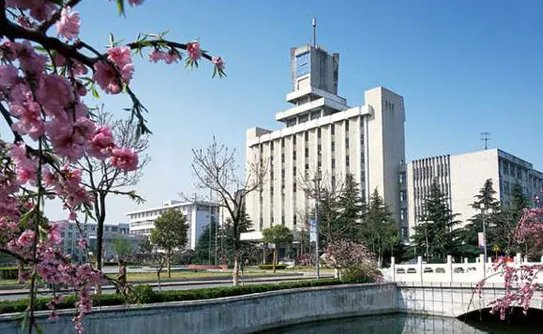 江苏师大学生称曾被警告别乱说话,这是要挟吗?