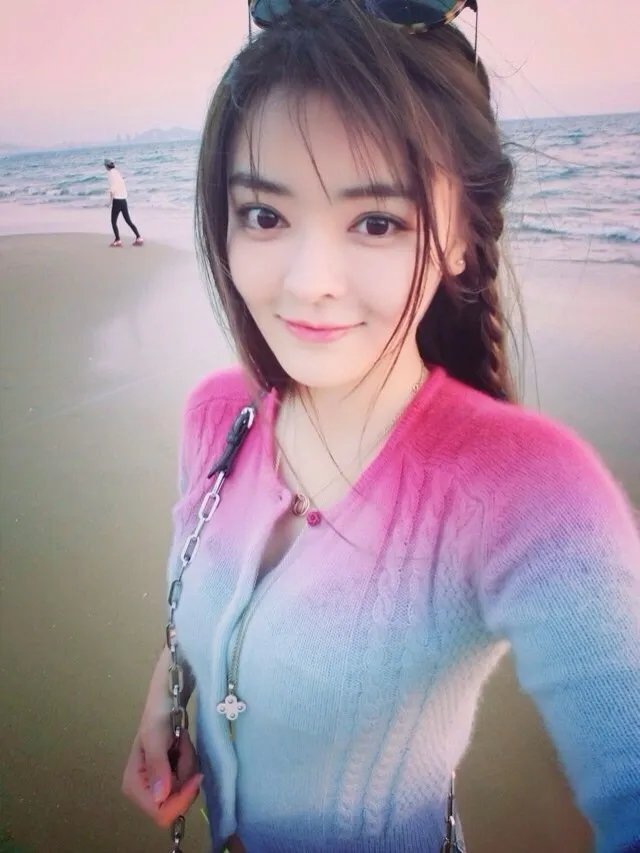 冯冠华整容了吗?冯冠华强大背景资料介绍