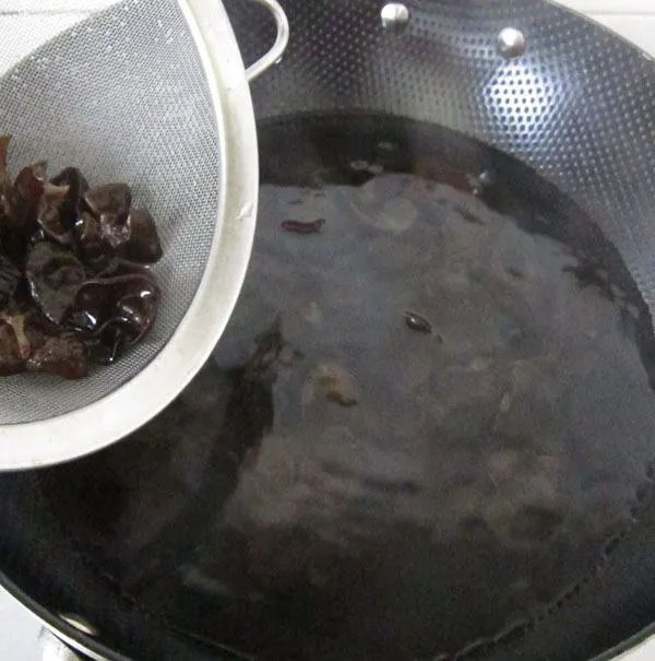 黑木耳一天吃多少算适量?该怎么吃法?