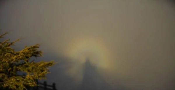 太白山惊现佛光 七彩光环十分罕见令人叹为观止