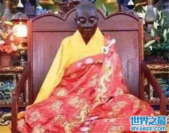 泰国肉身活佛历史悠久,更有大师还能长出毛发和指甲