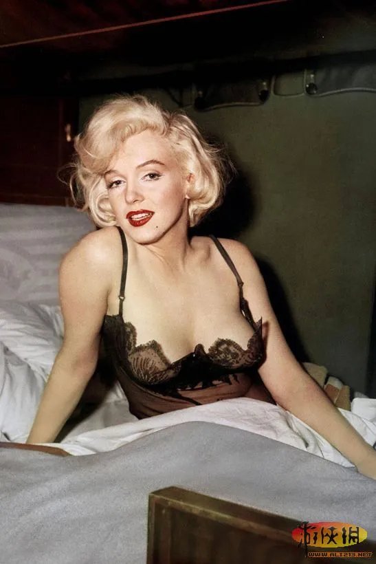 凸显惊艳魅惑气息 盘点25部电影中的烈焰红唇