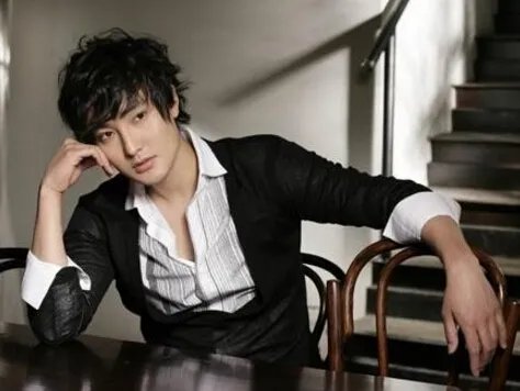 安七炫女友娄艺萧被扒？ 揭秘其历任绯闻女友