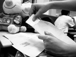 我妈妈总是动我的东西,还说她不会动,好烦啊,自己买了一些自己