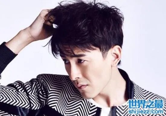 郑元畅老婆是谁，还未结婚但有个丑爆的女朋友 