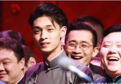 秦霄贤公布恋情 秦霄贤家里干什么的