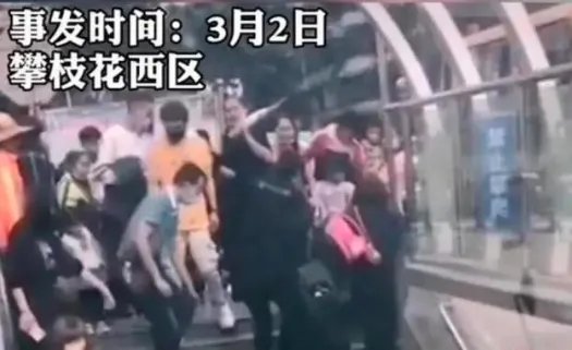 老人摔倒抽搐无人敢扶是怎么回事？