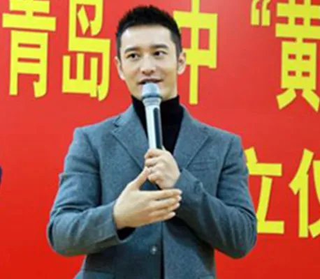 黄晓明回馈母校谈感恩 带病回母校与学弟学妹们互动交流