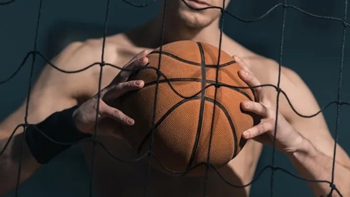 竟有女孩和姚明一样高！山东14岁女孩身高226cm 父母都是职业篮球运动员