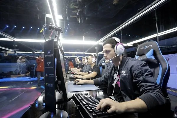 CFS2015世界总决赛开战 首日比赛精彩图集