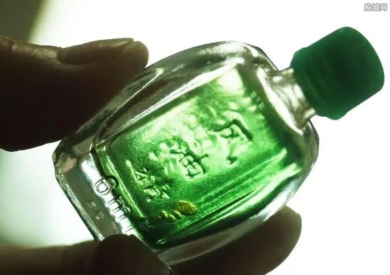 外国女主播挑战风油精 被称作蛇精女