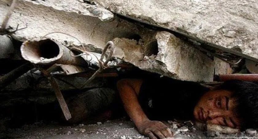 汶川地震恐怖真实图片 陈坚鬼脸原视频(半张脸是不是真的)