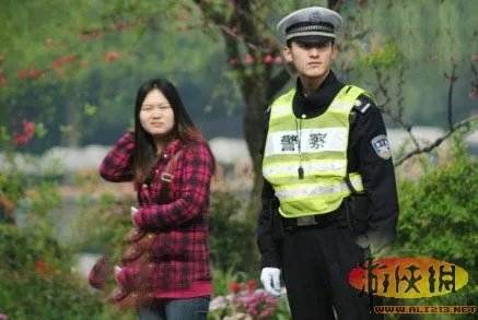 杭州最帅交警徐浩走红网络 重点是他还没女朋友