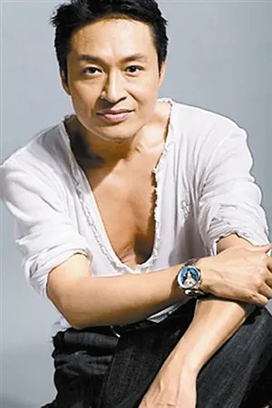 黄圣依被压照曝光 黄圣依表情痛苦