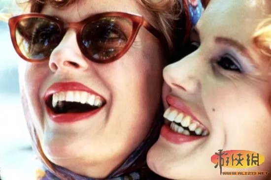 凸显惊艳魅惑气息 盘点25部电影中的烈焰红唇