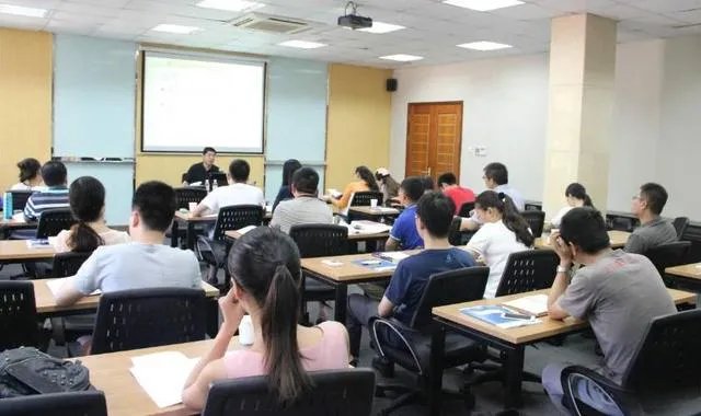 关于教育部召开新闻发布会:教师工资不低于公务员年底须完成,提高教师待遇,提高教师整体素质,你怎么看?