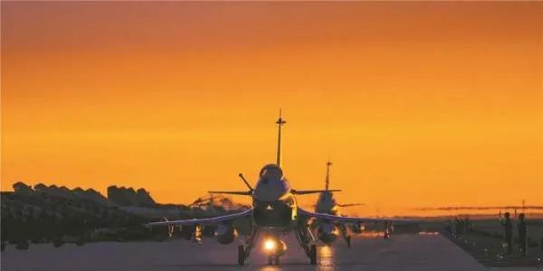 飞行员37秒3次规避居民区后跳伞,飞机遭遇到了什么?