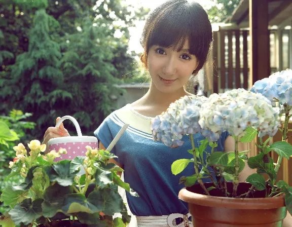 娄艺潇和陈好很像 爱情公寓里胡一菲是谁演