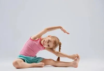 小儿先天性髋关节脱位是怎么发生的