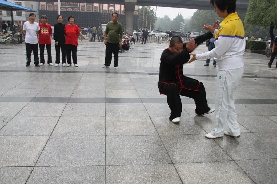 闫芳徒弟说出了真相 闫芳太极拳搞笑