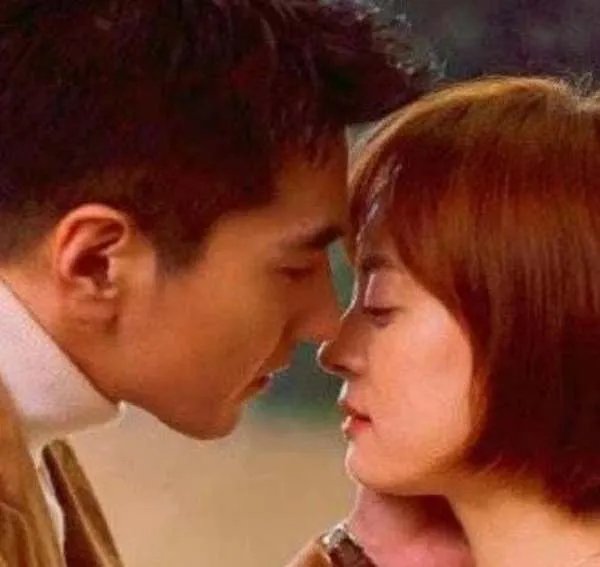 邓超评孙俪和赵又廷亲密吻戏剧照,为何会被网友称为“醋王”?