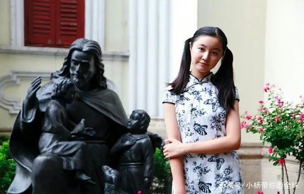 步步高女孩高考成绩出来了，考上了中传播音，真学霸。现如今她过得怎么样？