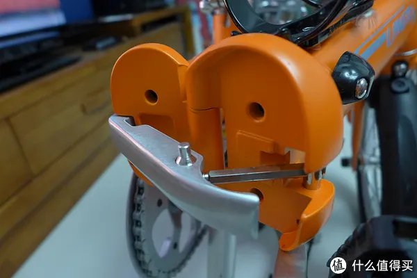 #乐骑天下# 公交通勤爱车：Langtu 狼途 14寸折叠车 开箱&后货架安装