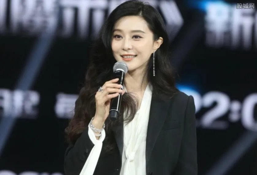 范冰冰穿史上最大尺度礼服 究竟尺度有多大