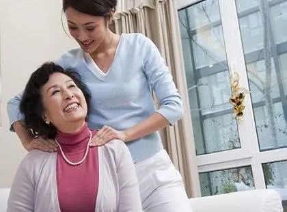 女儿为植物人父亲打造花园,为何会有网友说是愚孝?