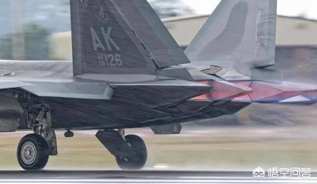 歼15起飞时后面竖起的挡板作用是什么？有何特殊要求？