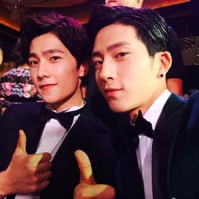 花少2杨洋与井柏然合影图片曝光 两人同床感情升温