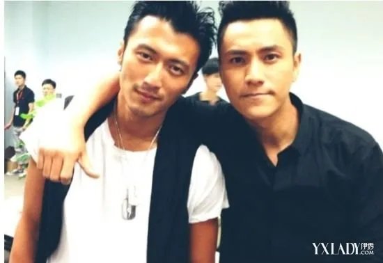 因为选手陈坤谢霆锋吵架了坤哥当评委拒绝煽情