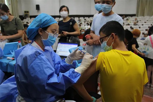 世卫表示目前不推荐接种疫苗加强针，不推荐的原因是什么？