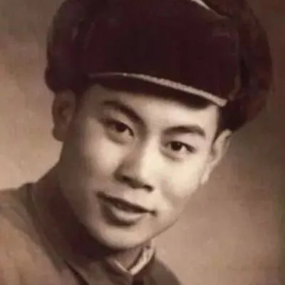 电影演员张勇手照片显青涩 自称：我是个人生幸运儿