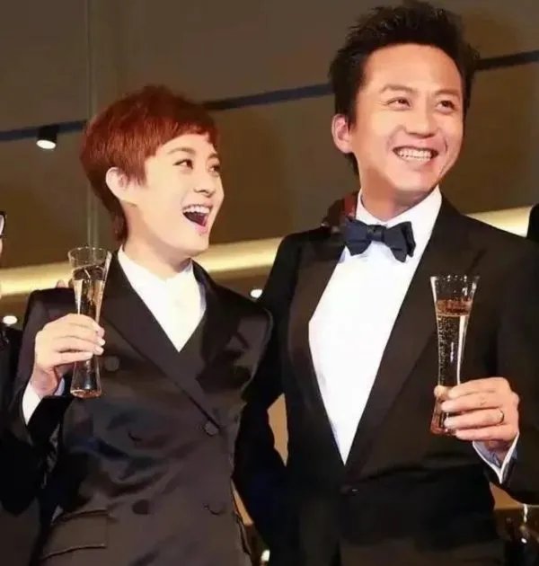 邓超评孙俪和赵又廷亲密吻戏剧照,为何会被网友称为“醋王”?