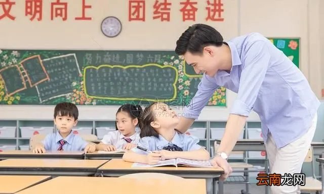 十年树木的下一句，怎么理解十年树木百年树人这句话