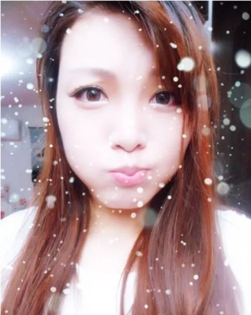 G1联赛线下决赛美女主持安蕾尔生活照