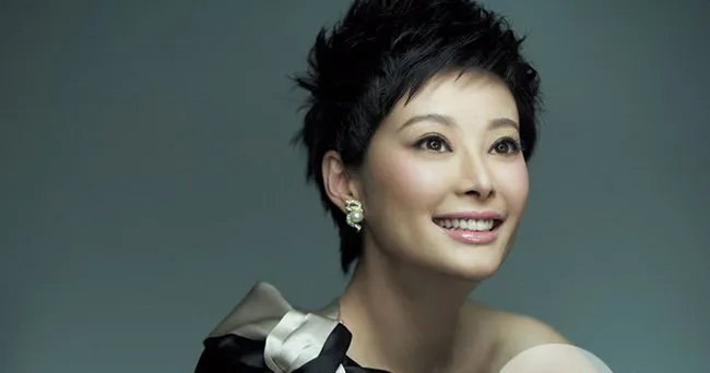 袁立透视装婐照 透视装在华表奖颁奖礼走红