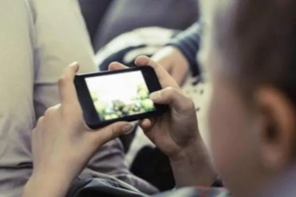 最高法明确未成年直播打赏可退还,该如何界定是否真实为未成年进行打赏?