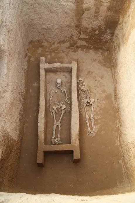 陕西寨山遗址发现多处活人殉葬墓,这种现象体现了什么?