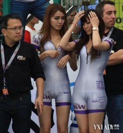 紧身裤美女尴尬凸露图片揭秘紧身裤所带来的尴尬事