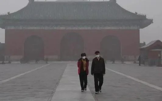 重庆发布大雾黄色预警 多地能进度不足500米